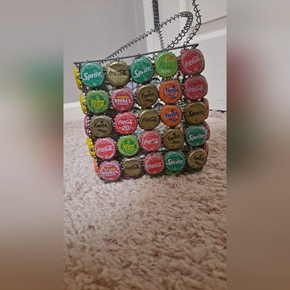 Vintage Folk Art Soda Cap Wire Basket With Wire Handles - Picture 5 of 5